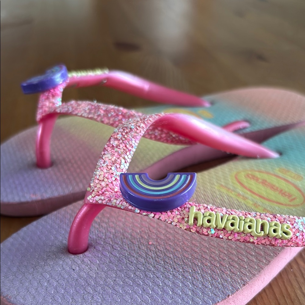 Havaianas Rainbow Flip Flops with Pink Straps and a Rainbow Charm Kids Size 2y